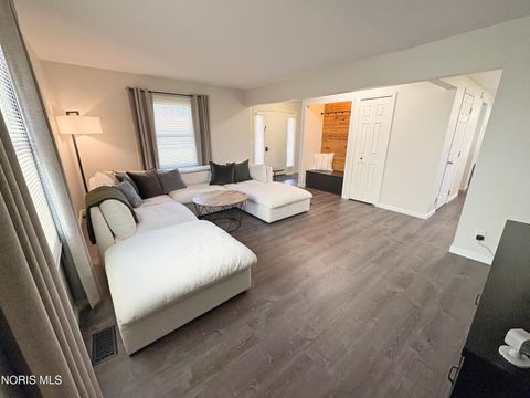 Tiny photo for 809 N Wintergarden Road, Bowling Green, OH 43402 (MLS # 10004924)