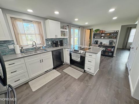 Tiny photo for 809 N Wintergarden Road, Bowling Green, OH 43402 (MLS # 10004924)