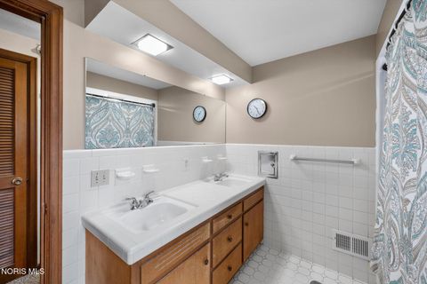 Tiny photo for 1865 Glen Ellyn Drive, Toledo, OH 43614 (MLS # 10007008)