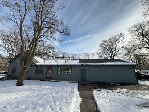 Photo of 5266 Whiteford Road, Sylvania, OH 43560 (MLS # 10002124)