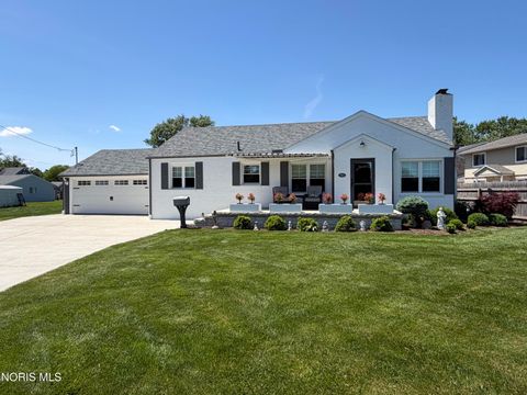 Photo of 2603 Shoreland Avenue, Toledo, OH 43611 (MLS # 10008101)