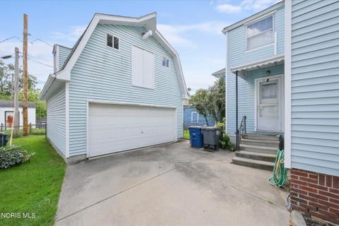 Tiny photo for 1325 Royalton Road, Toledo, OH 43612 (MLS # 10012666)