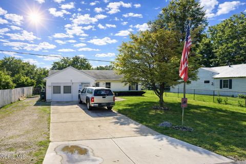 Photo of 400 Evergreen Terrace, Other, OH 43228 (MLS # 10004523)