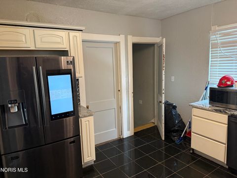 Tiny photo for 1031 Prospect Avenue, Toledo, OH 43606 (MLS # 10005490)