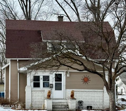 Photo of 910 S Main Street, Bryan, OH 43506 (MLS # 10004262)