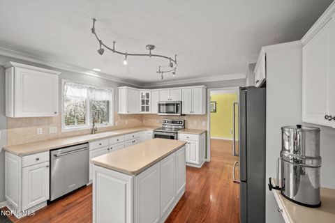 Tiny photo for 8122 N Bridge Way, Maumee, OH 43537 (MLS # 10005395)