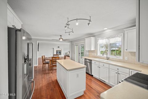 Tiny photo for 8122 N Bridge Way, Maumee, OH 43537 (MLS # 10005395)