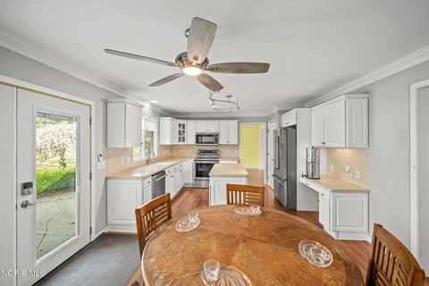 Tiny photo for 8122 N Bridge Way, Maumee, OH 43537 (MLS # 10005395)