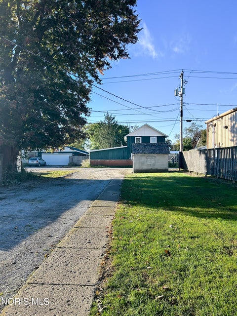 Tiny photo for 231 E Lytle Street, Fostoria, OH 44830 (MLS # 10014465)