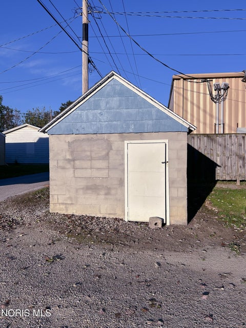 Tiny photo for 231 E Lytle Street, Fostoria, OH 44830 (MLS # 10014465)