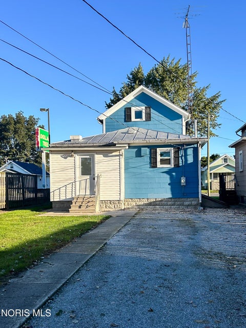 Tiny photo for 231 E Lytle Street, Fostoria, OH 44830 (MLS # 10014465)