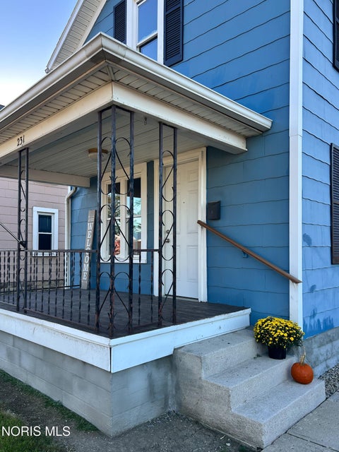 Tiny photo for 231 E Lytle Street, Fostoria, OH 44830 (MLS # 10014465)