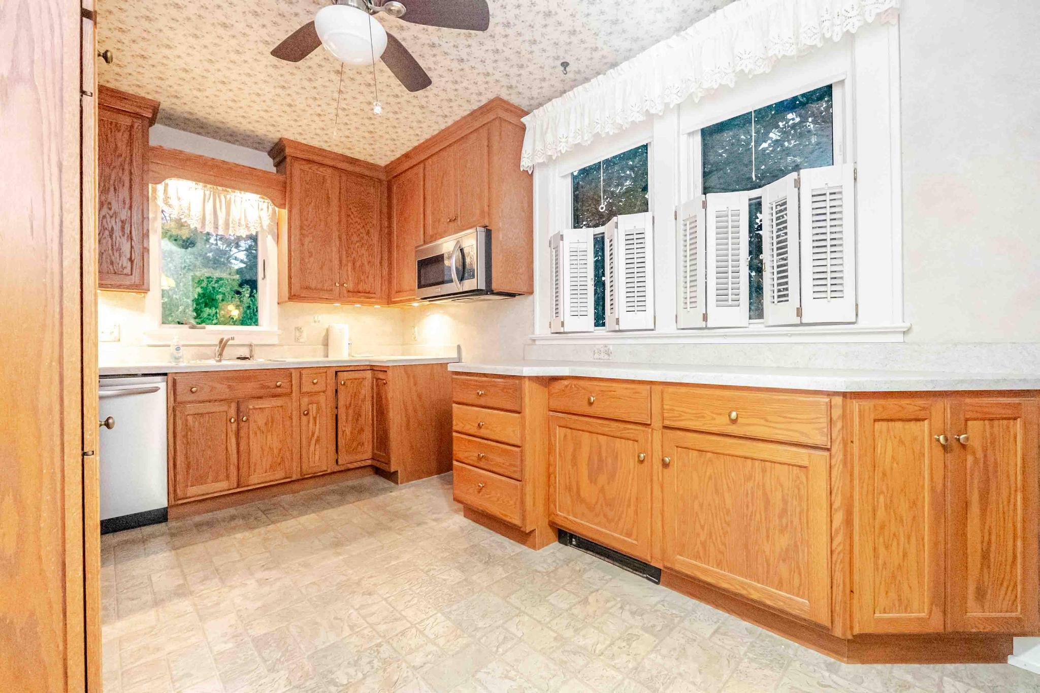 Findlay, Ohio 45840, United States, 5 Bedrooms Bedrooms, ,2 BathroomsBathrooms,Residential,Active,228230