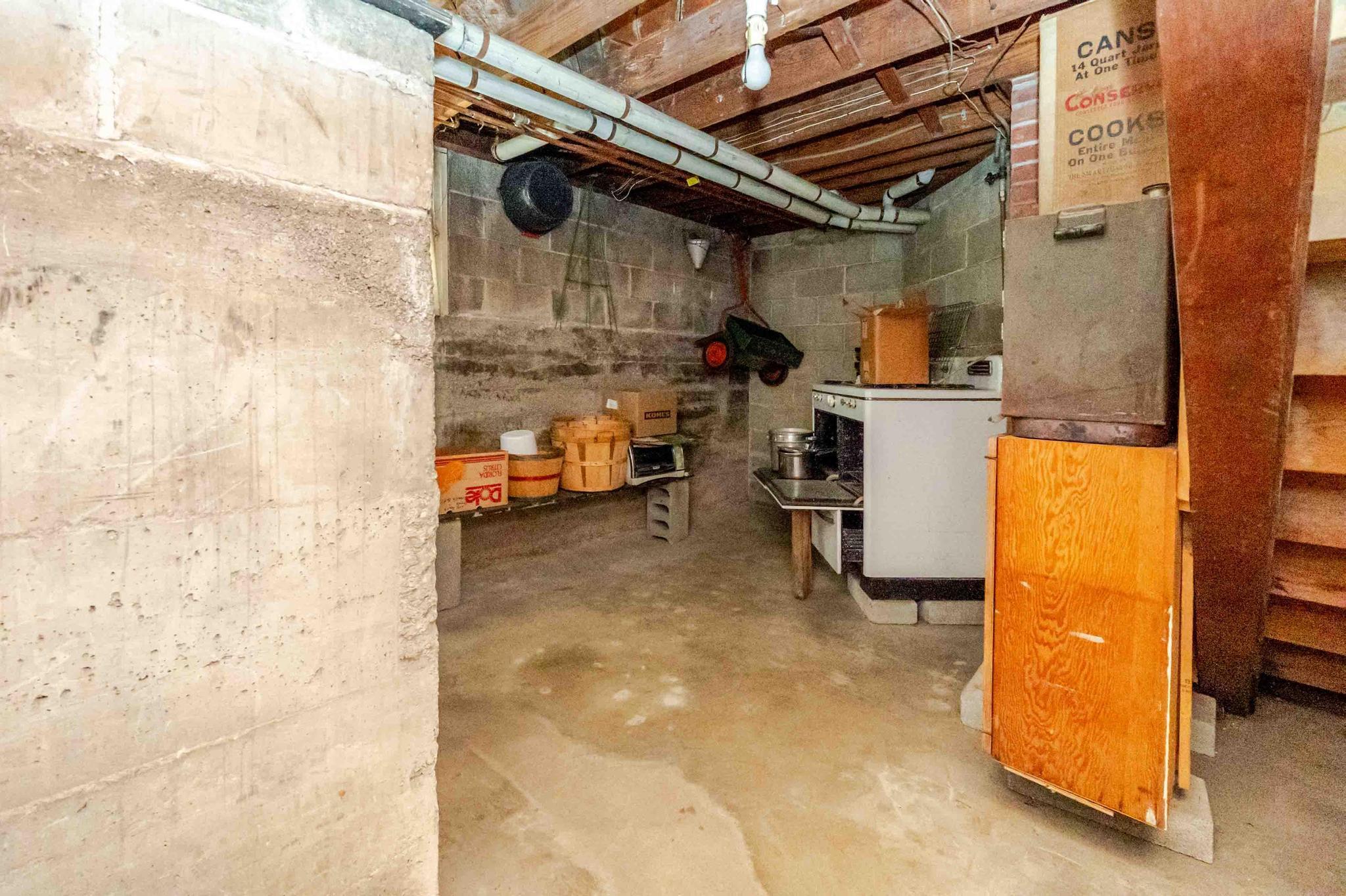 Findlay, Ohio 45840, United States, 5 Bedrooms Bedrooms, ,2 BathroomsBathrooms,Residential,Active,228230