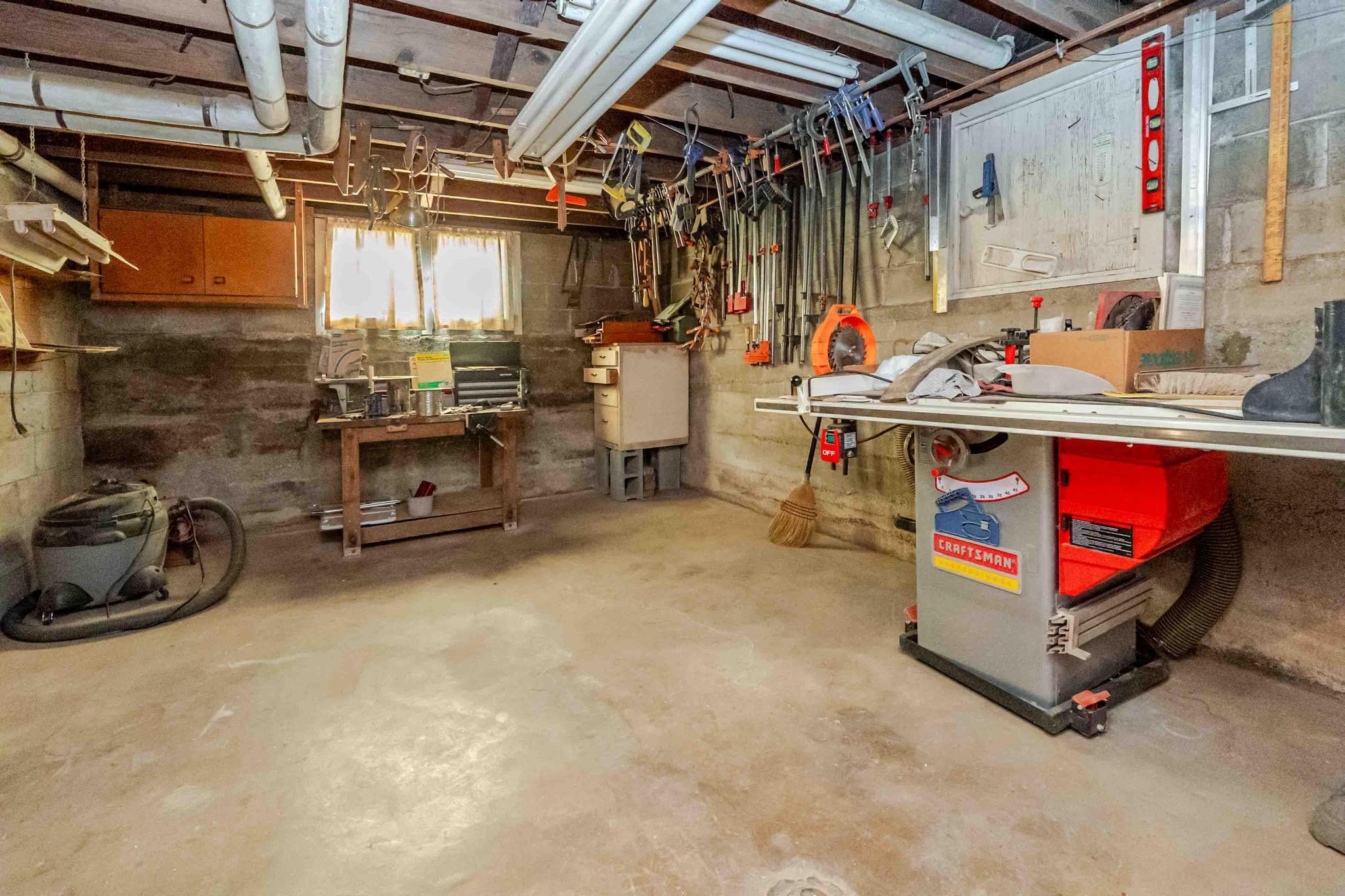 Findlay, Ohio 45840, United States, 5 Bedrooms Bedrooms, ,2 BathroomsBathrooms,Residential,Active,228230