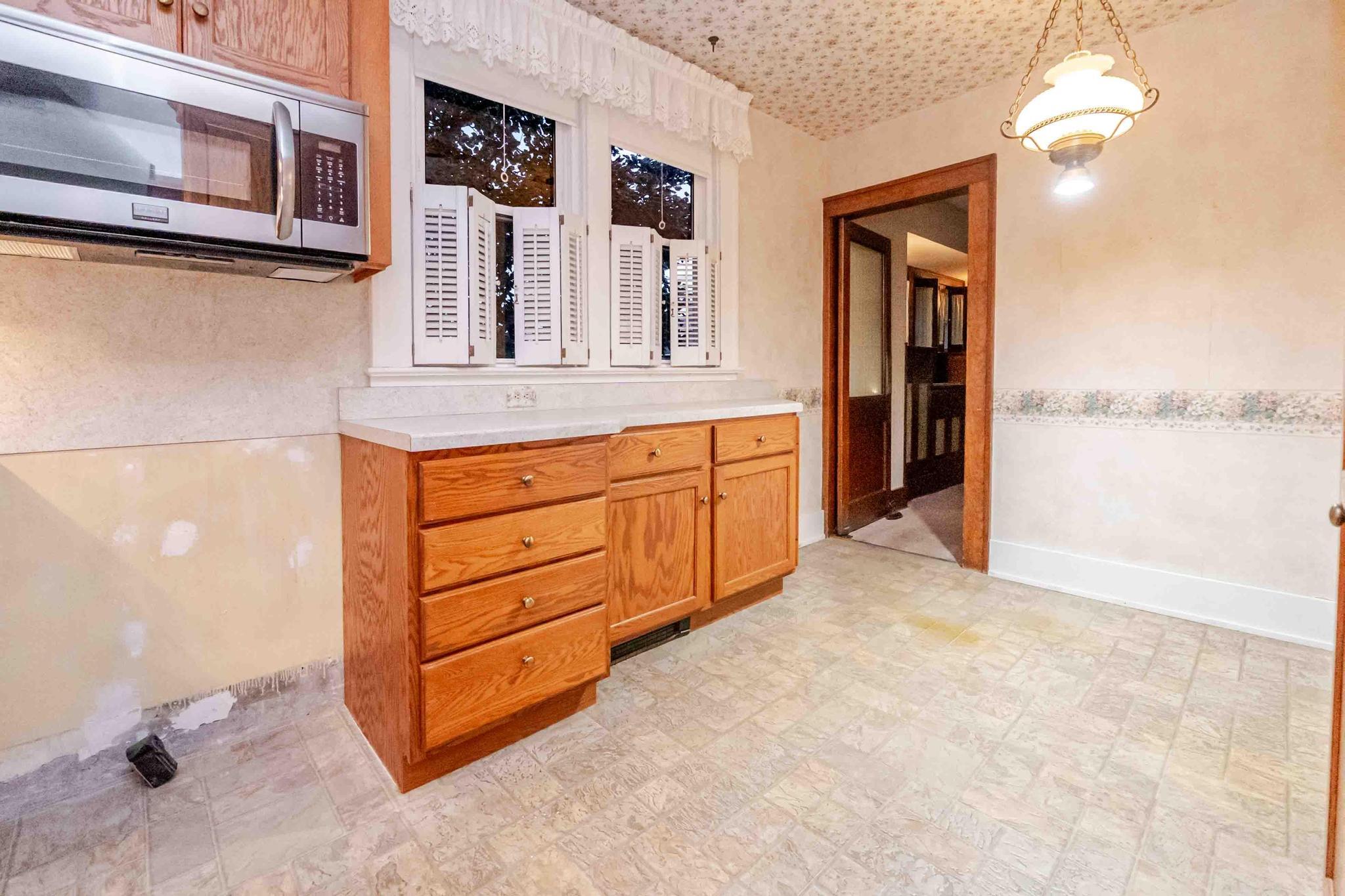 Findlay, Ohio 45840, United States, 5 Bedrooms Bedrooms, ,2 BathroomsBathrooms,Residential,Active,228230