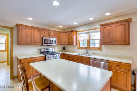 Tiny photo for 720 Parkside Drive, Wauseon, OH 43567 (MLS # 10002047)