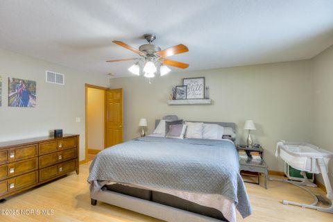 Tiny photo for 720 Parkside Drive, Wauseon, OH 43567 (MLS # 10002047)