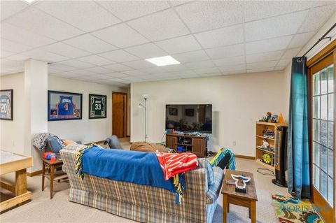 Tiny photo for 125 W Woodmere Drive, Tiffin, OH 44883 (MLS # 10000936)