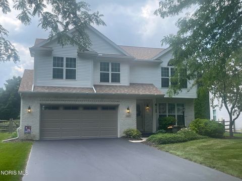 Photo of 980 Hunters Run, Perrysburg, OH 43551 (MLS # 10010290)