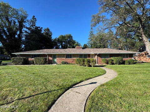 Photo of 2208 Valley Brook Drive, Toledo, OH 43615 (MLS # 10013885)