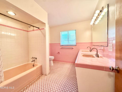 Tiny photo for 2208 Valley Brook Drive, Toledo, OH 43615 (MLS # 10013885)