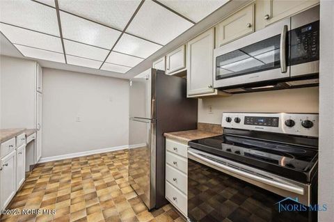 Tiny photo for 4243 W Bancroft Street # 204w, Ottawa Hills, OH 43615 (MLS # 10002020)