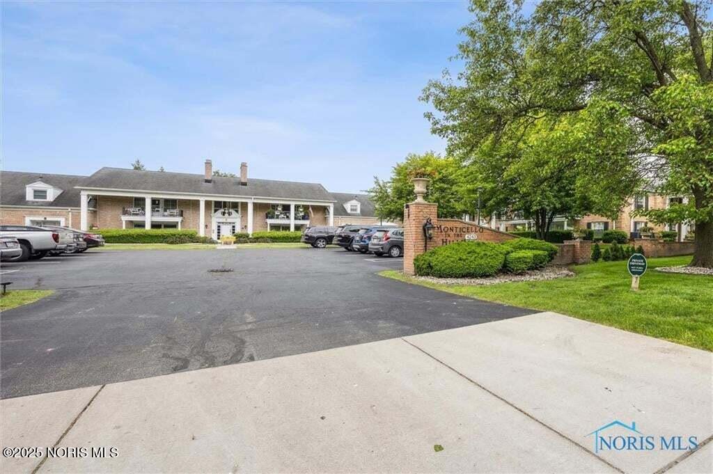 4243 W Bancroft Street # 204w