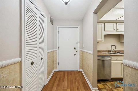 Tiny photo for 4243 W Bancroft Street # 204w, Ottawa Hills, OH 43615 (MLS # 10002020)