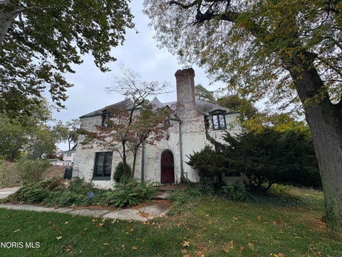 Photo of 617 Valley Drive, Maumee, OH 43537 (MLS # 10014769)