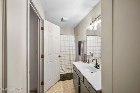 Tiny photo for 28 Boston Bay Road, Perrysburg, OH 43551 (MLS # 10002916)