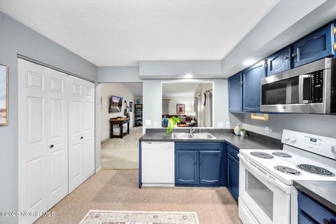 Tiny photo for 28 Boston Bay Road, Perrysburg, OH 43551 (MLS # 10002916)