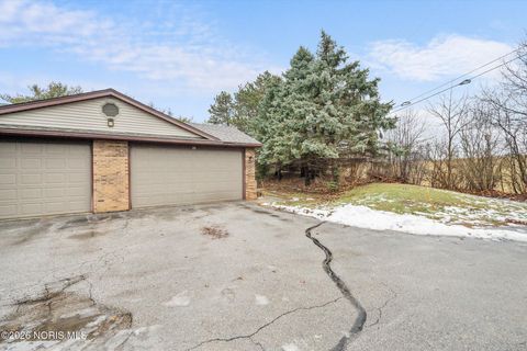 Tiny photo for 28 Boston Bay Road, Perrysburg, OH 43551 (MLS # 10002916)