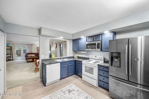 Tiny photo for 28 Boston Bay Road, Perrysburg, OH 43551 (MLS # 10002916)