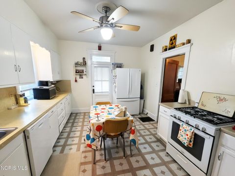 Tiny photo for 429 N Union Street, Fostoria, OH 44830 (MLS # 10006592)