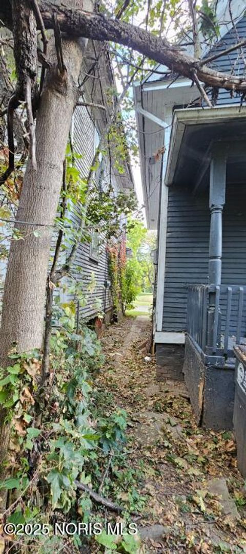 Tiny photo for 210 Western Avenue, Toledo, OH 43609 (MLS # 10000212)