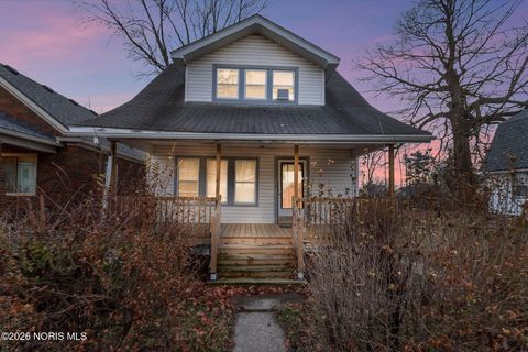 Photo of 1805 Oakwood Avenue, Toledo, OH 43607 (MLS # 10002892)