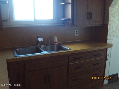 Tiny photo for 2835 121st Street, Toledo, OH 43611 (MLS # 10000579)