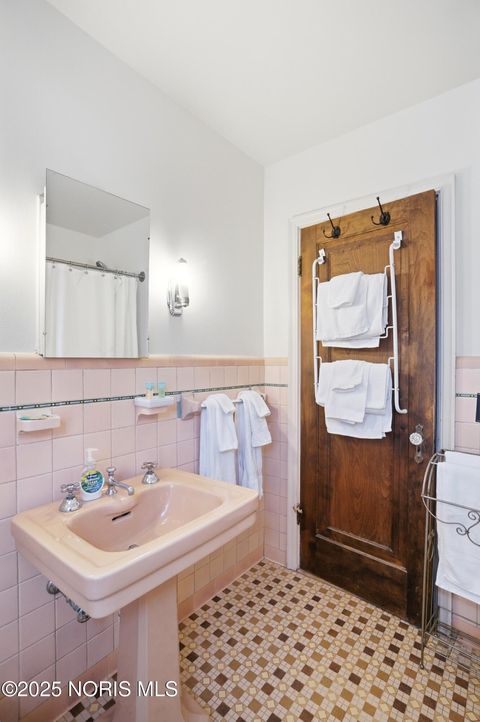 Tiny photo for 2356 Secor Road, Toledo, OH 43606 (MLS # 10002319)