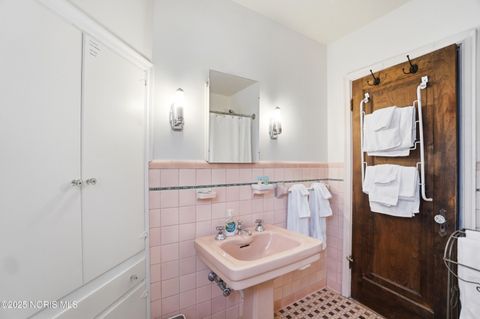 Tiny photo for 2356 Secor Road, Toledo, OH 43606 (MLS # 10002319)