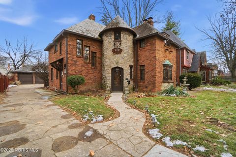 Photo of 2356 Secor Road, Toledo, OH 43606 (MLS # 10002319)