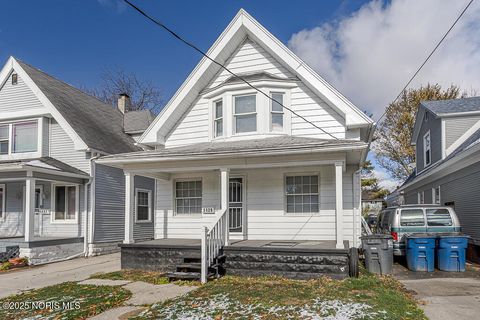 Photo of 1129 Mason Street, Toledo, OH 43605 (MLS # 10001454)