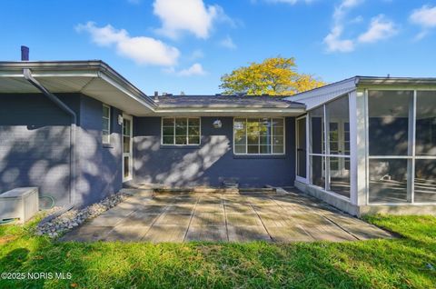 Tiny photo for 5017 Macklyn Drive, Toledo, OH 43615 (MLS # 10000430)