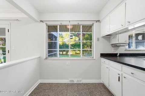 Tiny photo for 5017 Macklyn Drive, Toledo, OH 43615 (MLS # 10000430)