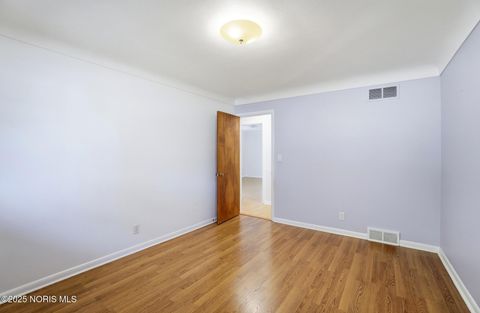 Tiny photo for 5017 Macklyn Drive, Toledo, OH 43615 (MLS # 10000430)