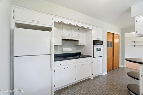 Tiny photo for 5017 Macklyn Drive, Toledo, OH 43615 (MLS # 10000430)