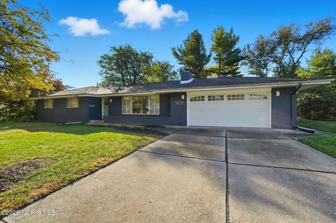 Tiny photo for 5017 Macklyn Drive, Toledo, OH 43615 (MLS # 10000430)