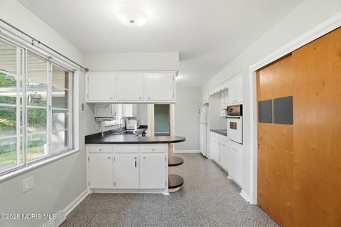 Tiny photo for 5017 Macklyn Drive, Toledo, OH 43615 (MLS # 10000430)