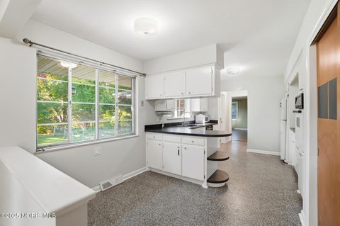 Tiny photo for 5017 Macklyn Drive, Toledo, OH 43615 (MLS # 10000430)