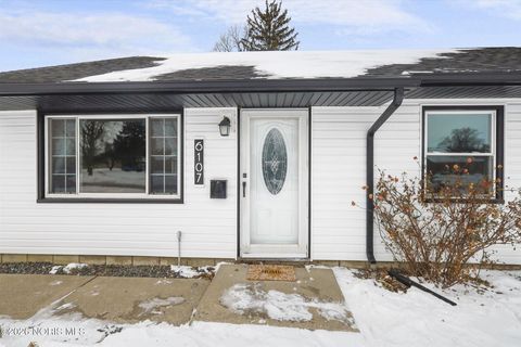 Tiny photo for 6107 Windamar Road, Toledo, OH 43611 (MLS # 10003646)